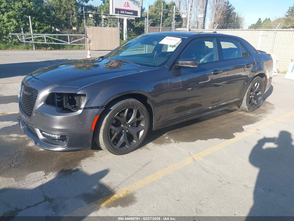 Chrysler 300 2021