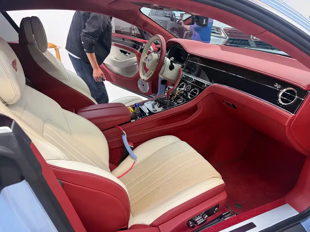 Bentley Continental 2021
