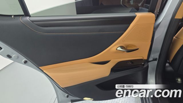 Lexus ES 2021