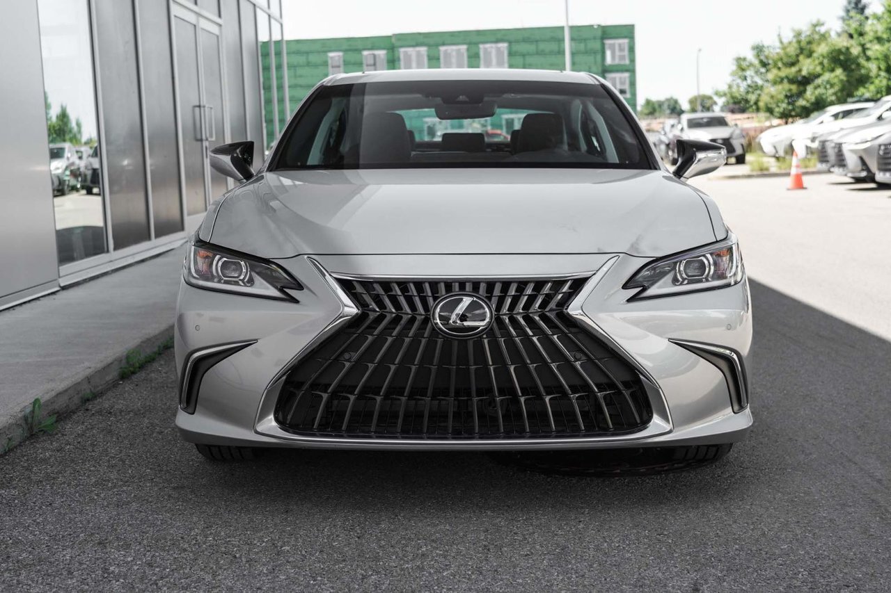 Lexus ES 2025