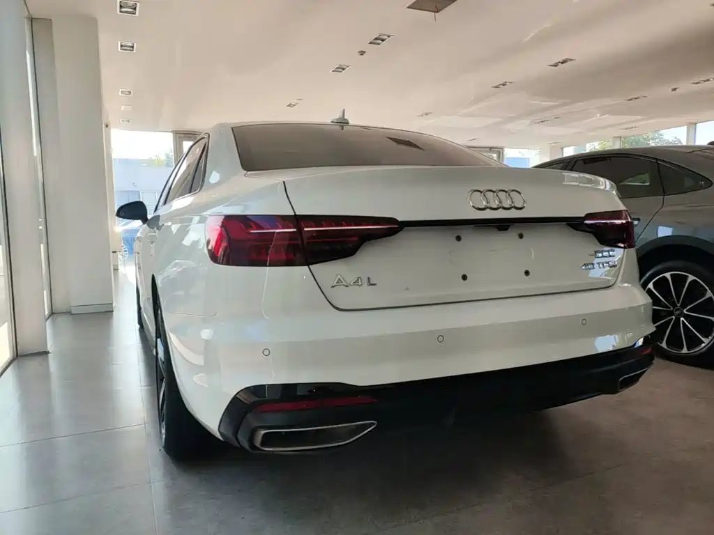 Audi A4 2023