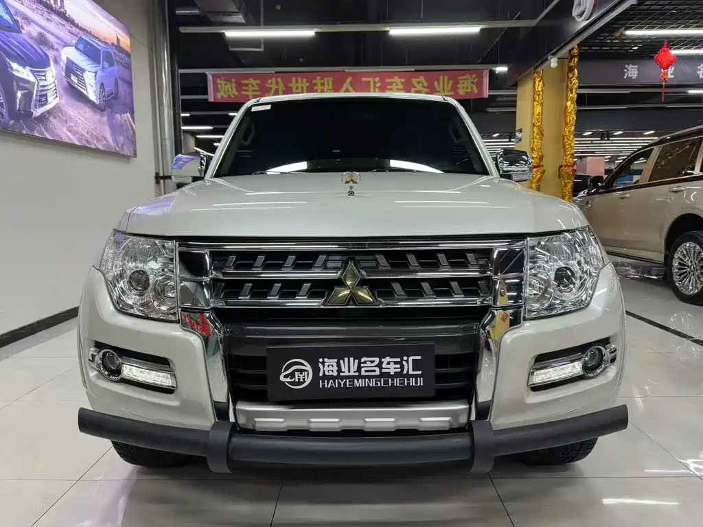 Mitsubishi Pajero 2023