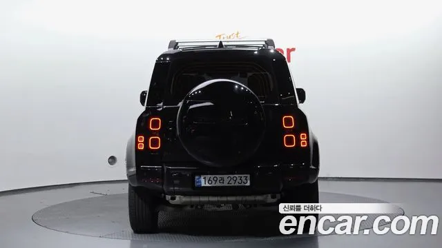 Land Rover Defender 2024