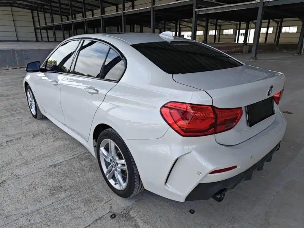 BMW 1 серии 2022