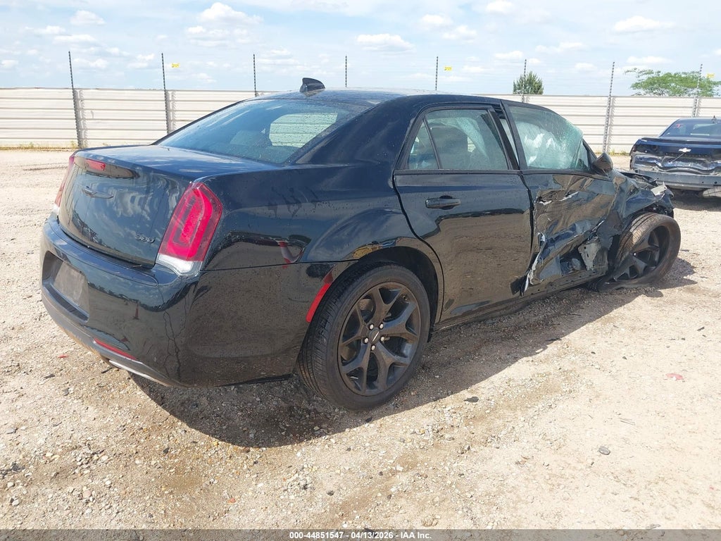Chrysler 300 2023