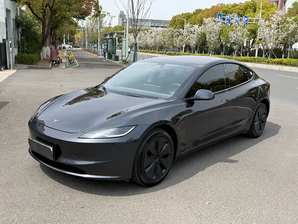 Tesla Model 3 2024