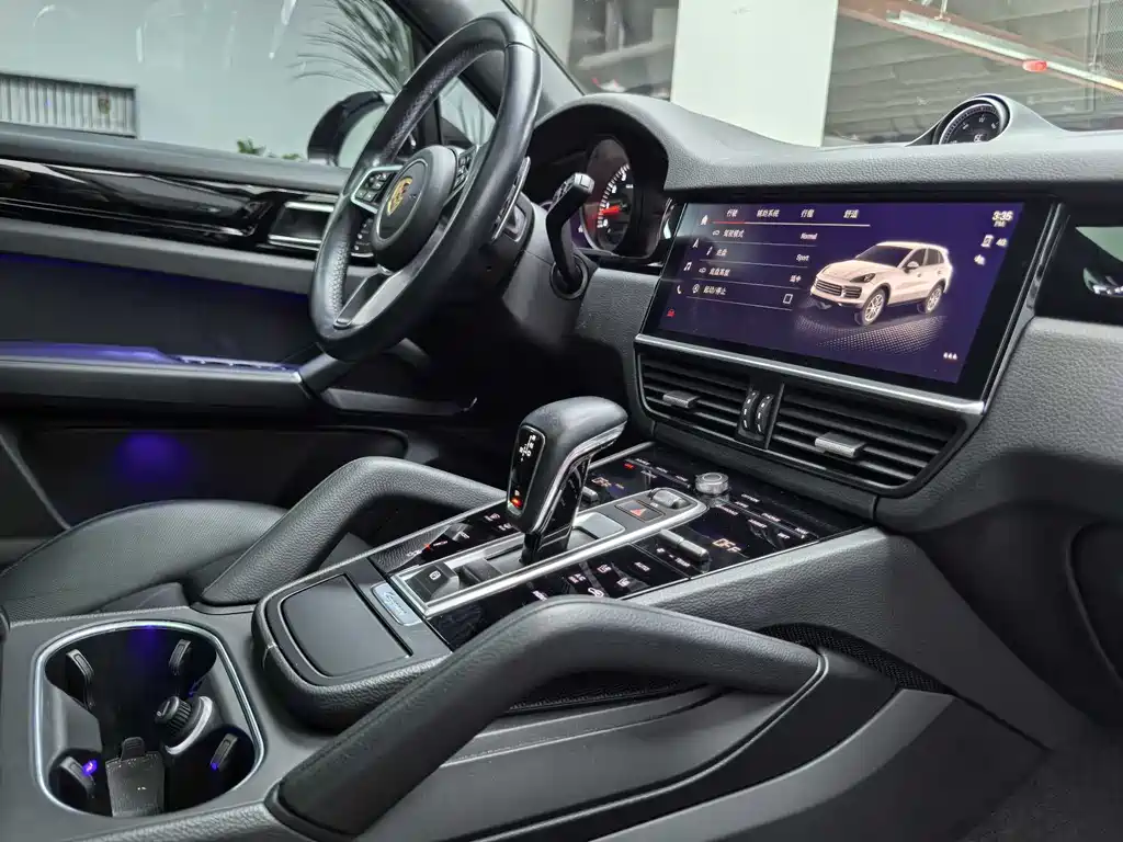 Porsche Cayenne 2022