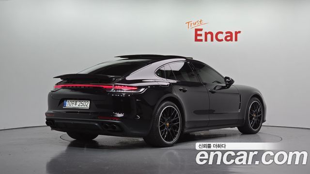 Porsche Panamera 2023