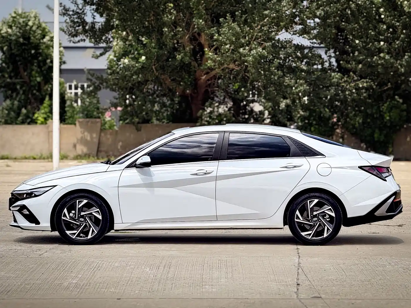 Hyundai Elantra 2023