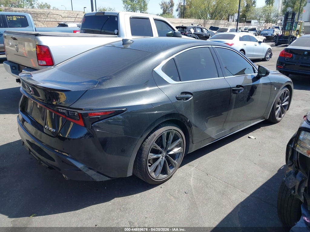 Lexus IS 2022
