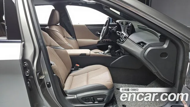 Lexus ES 2024