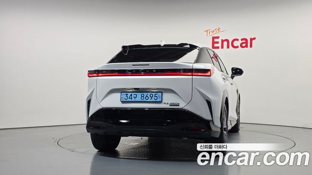 Lexus RZ 2023