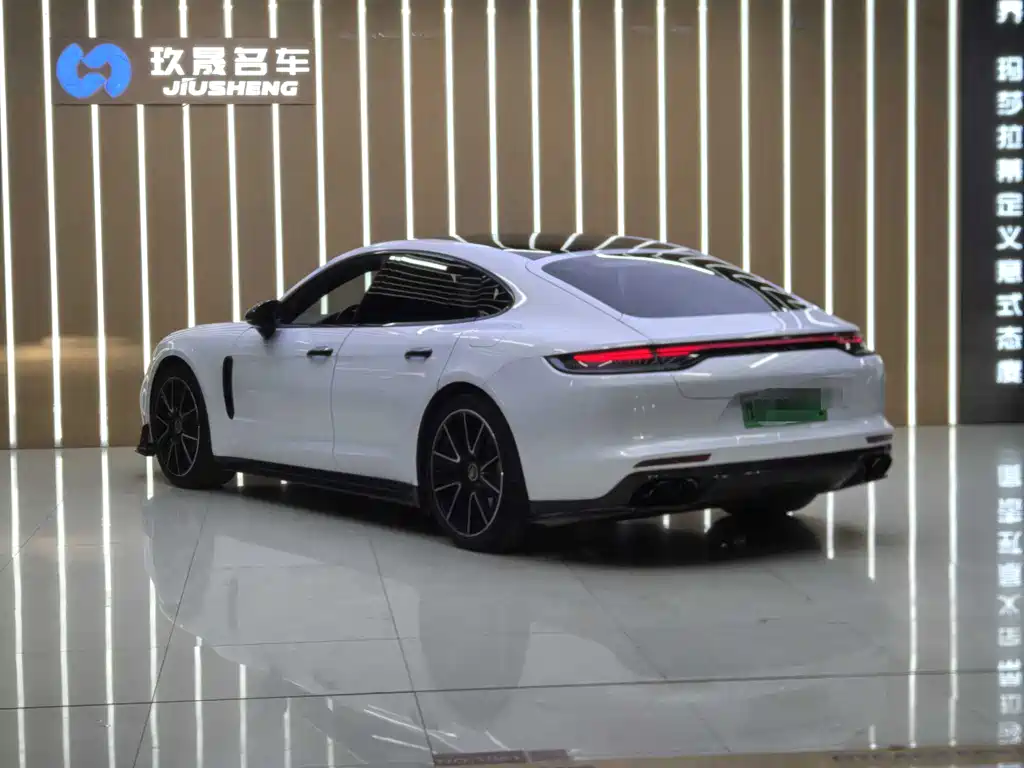 Porsche Panamera 2021