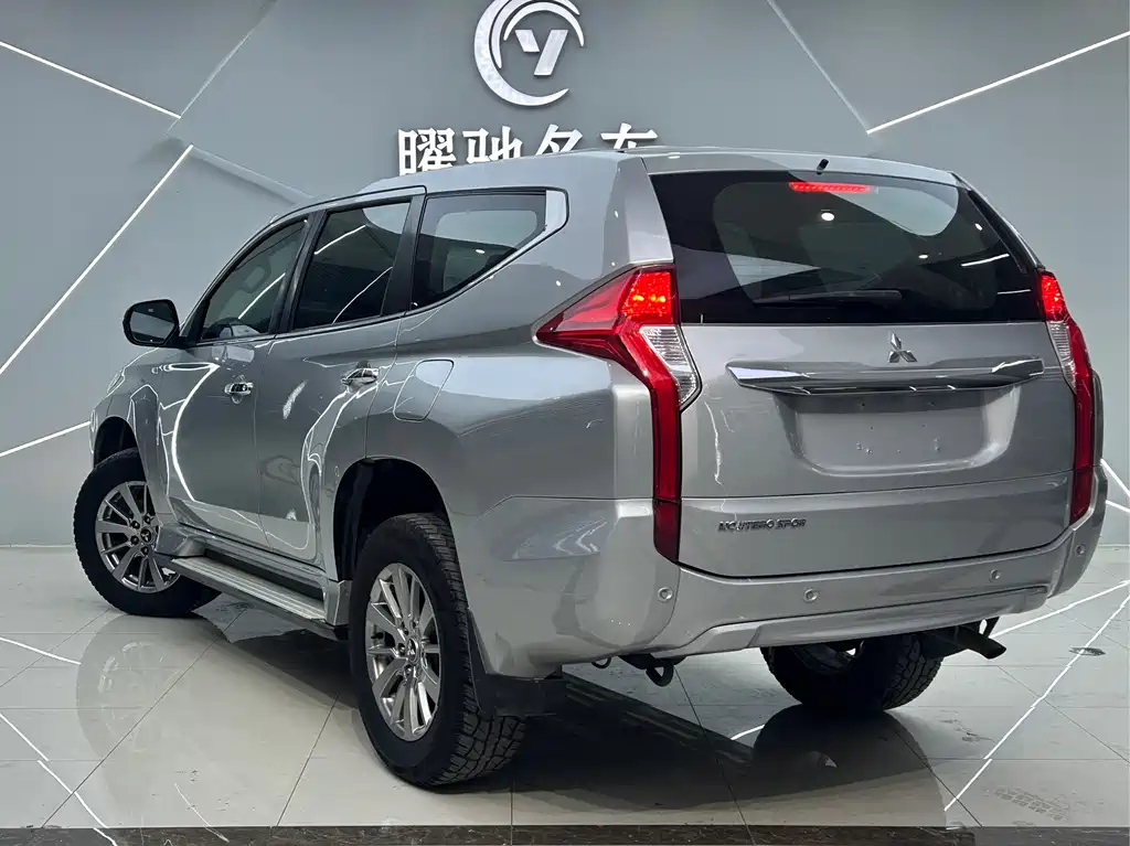 Mitsubishi Pajero 2021