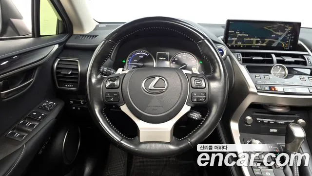 Lexus NX 2020