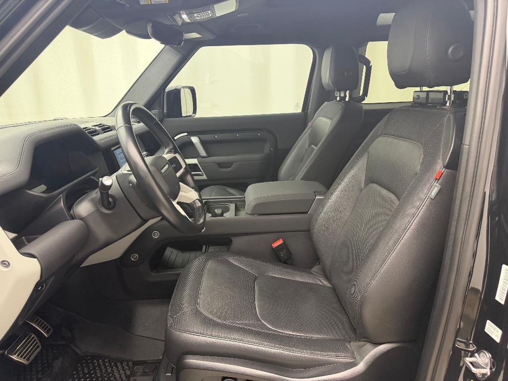 Land Rover Defender 2023