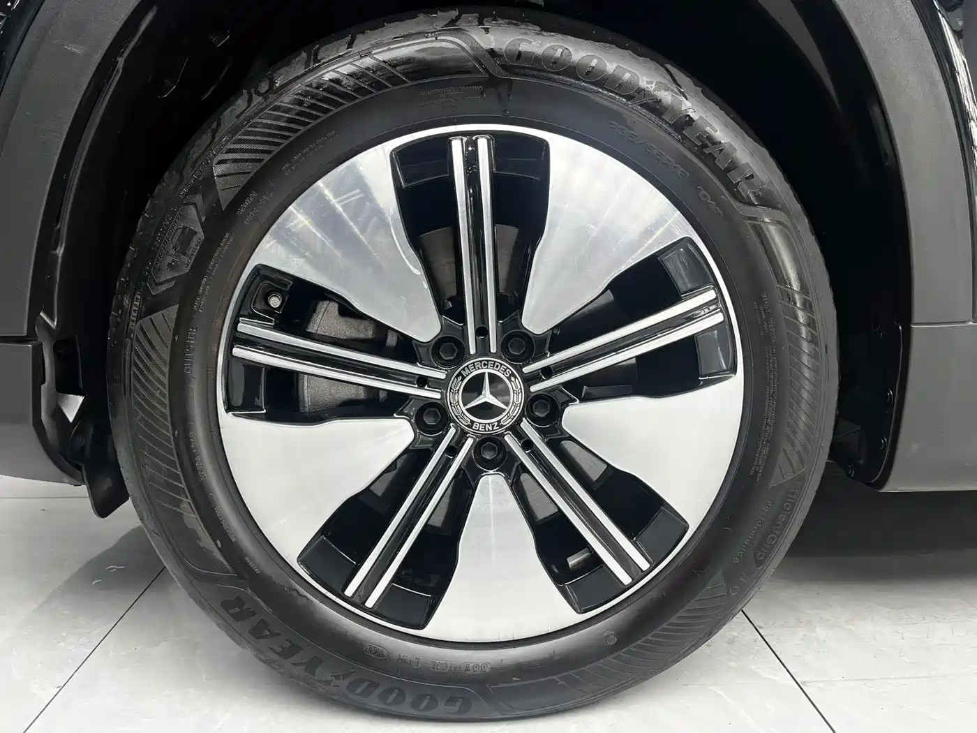 Mercedes-Benz EQB 2022