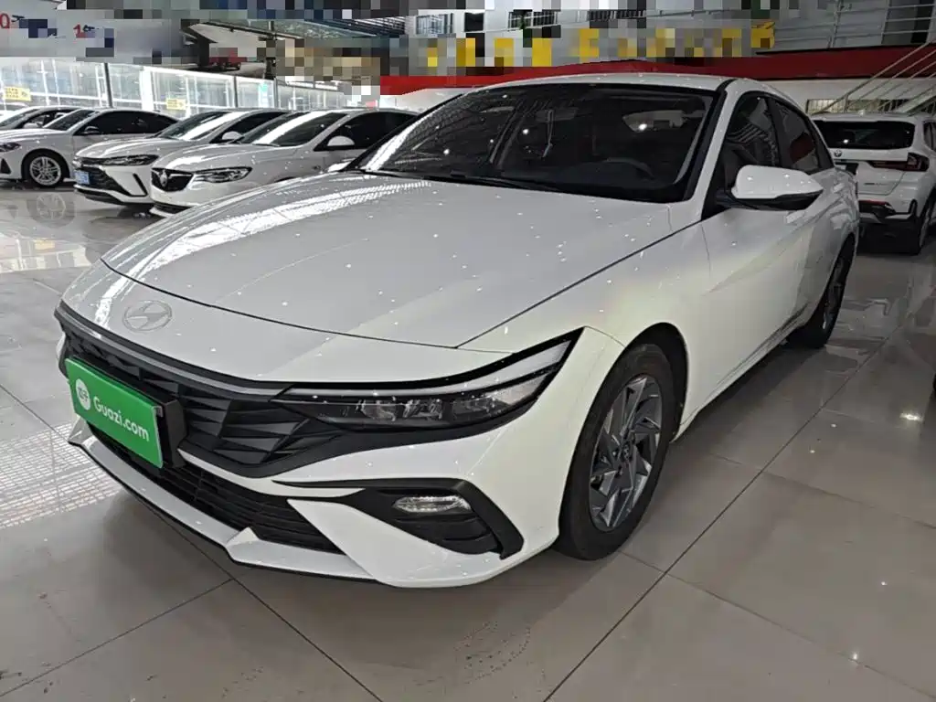 Hyundai Elantra 2025