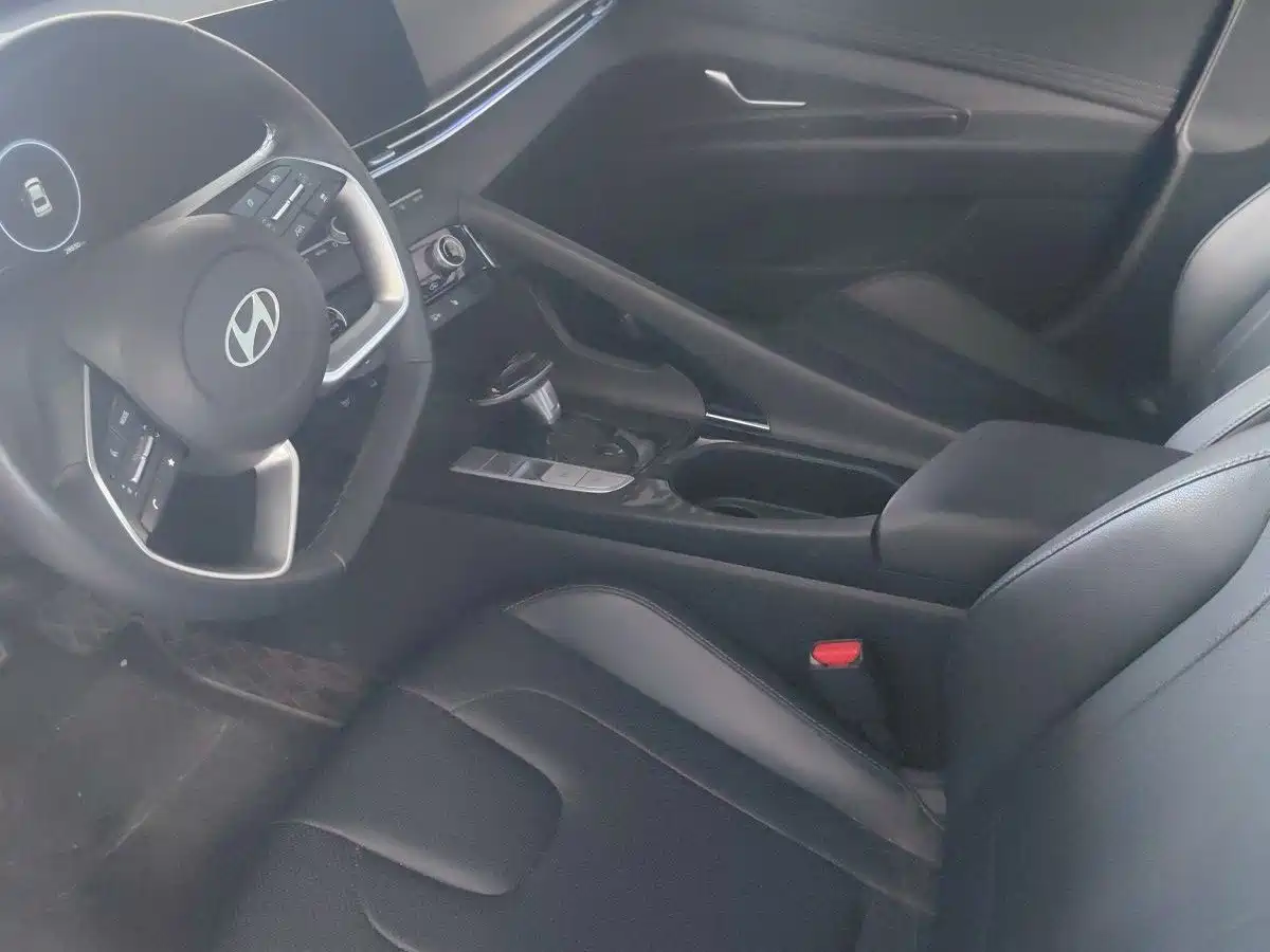 Hyundai Elantra 2023