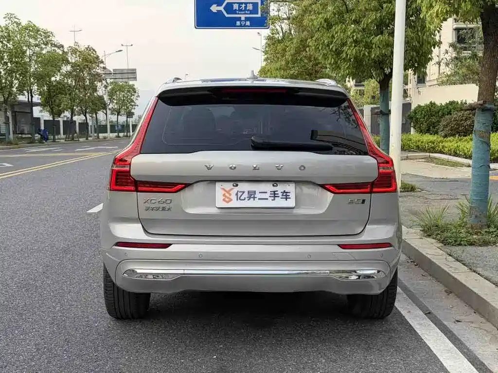 Volvo XC60 2025