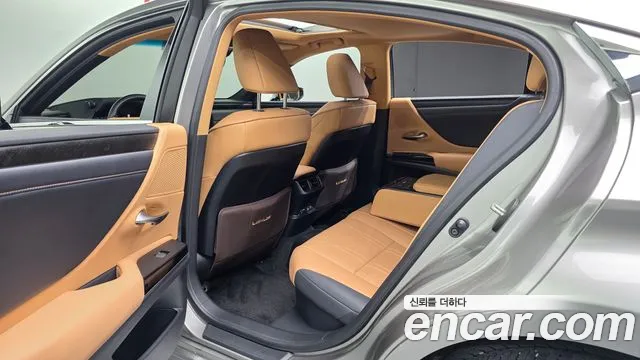 Lexus ES 2022