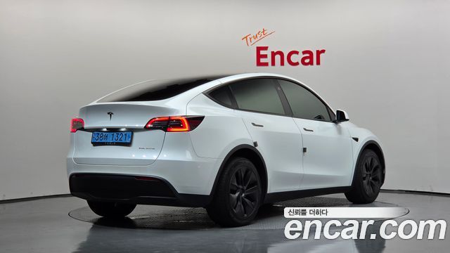 Tesla Model Y 2024