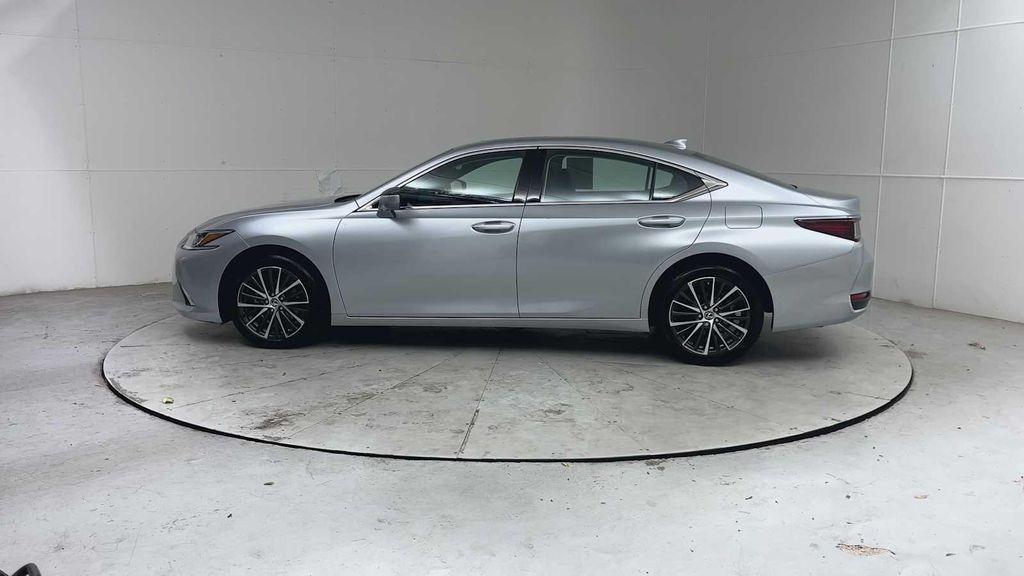 Lexus ES 2024