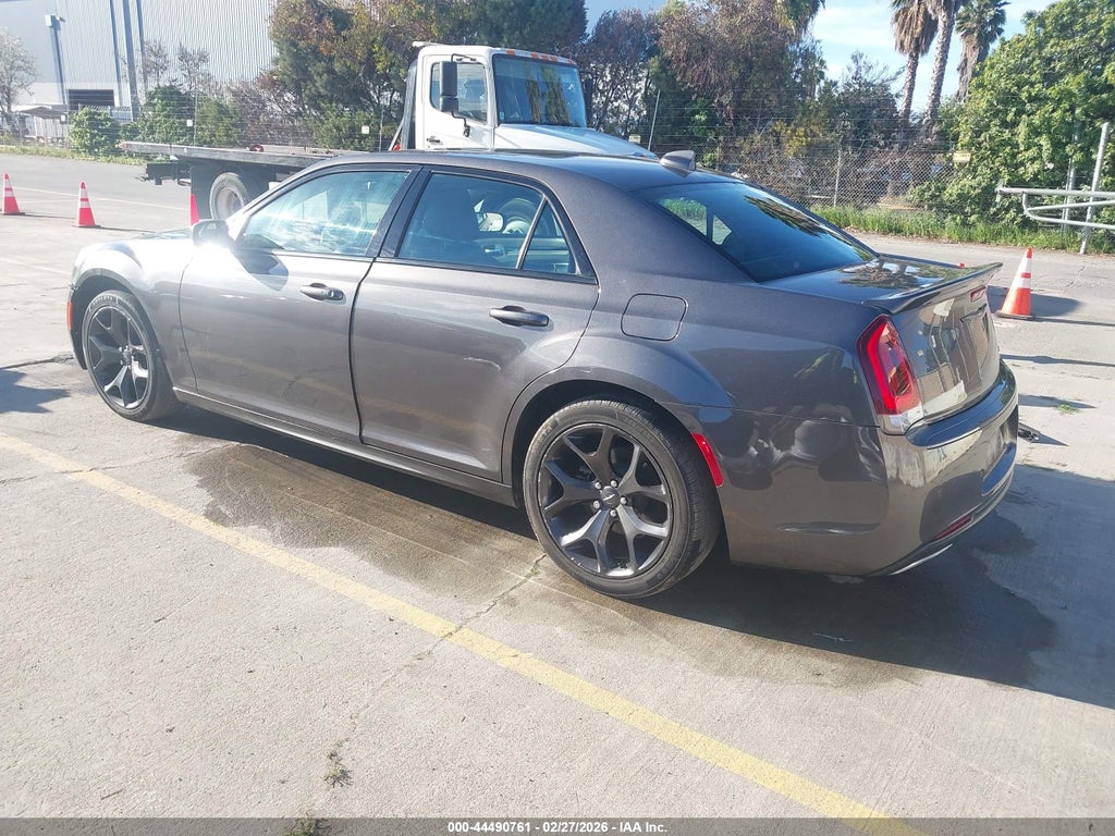Chrysler 300 2021