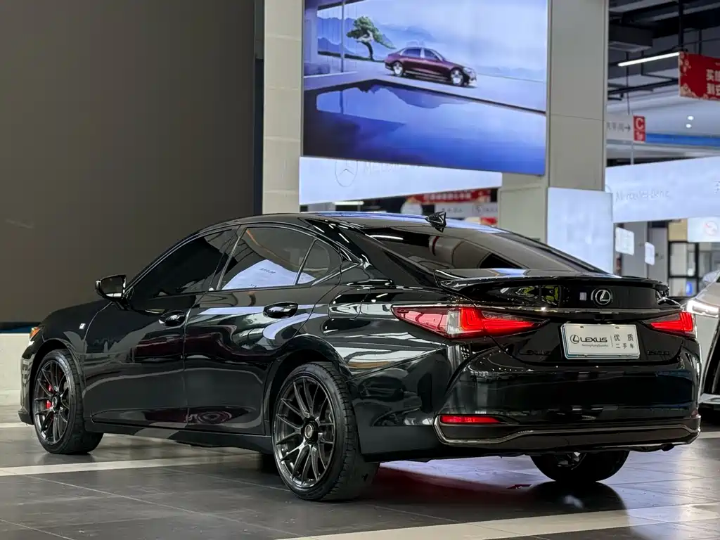 Lexus ES 2021