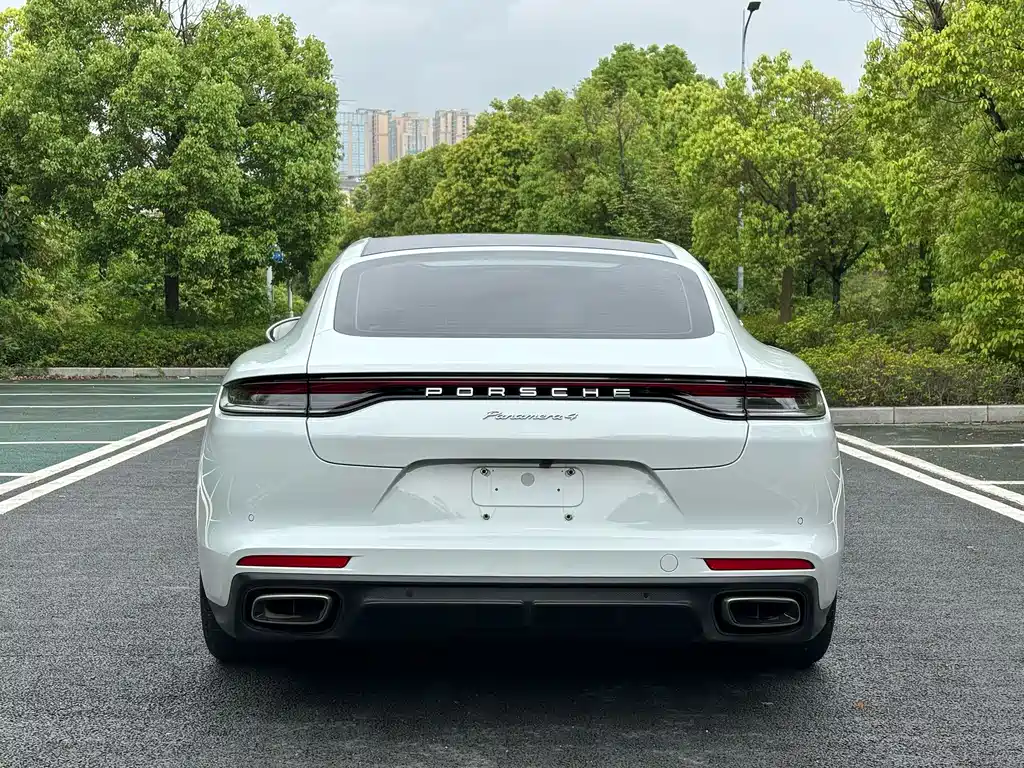 Porsche Panamera 2024