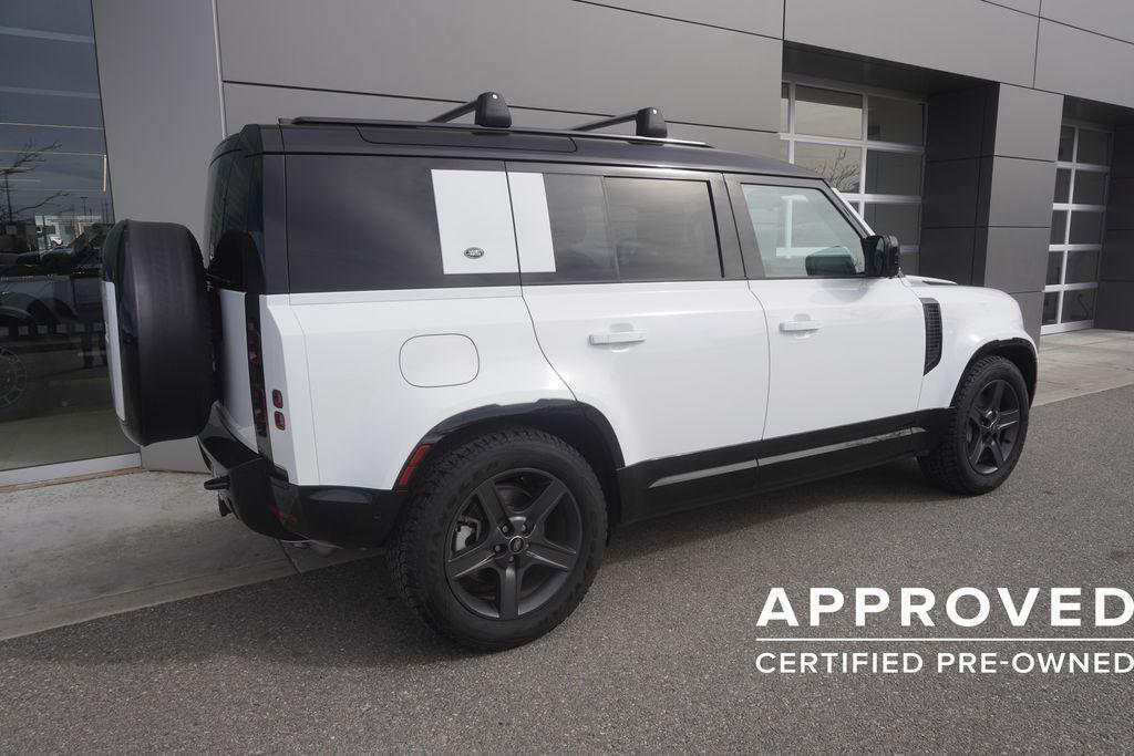Land Rover Defender 2024