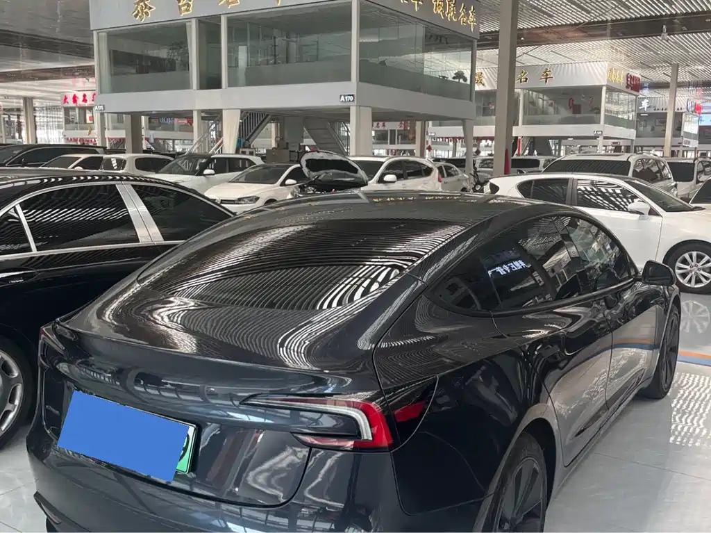 Tesla Model 3 2024