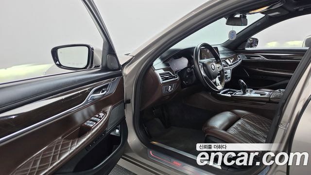 BMW 7 серии 2021