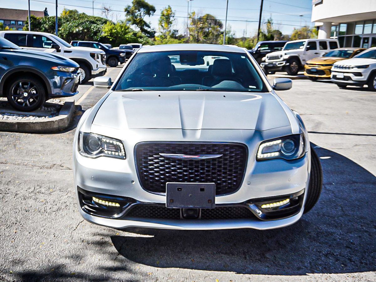 Chrysler 300 2023