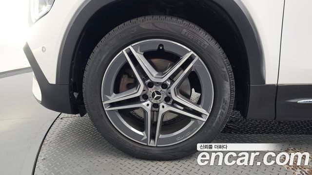 Mercedes-Benz GLB 2021