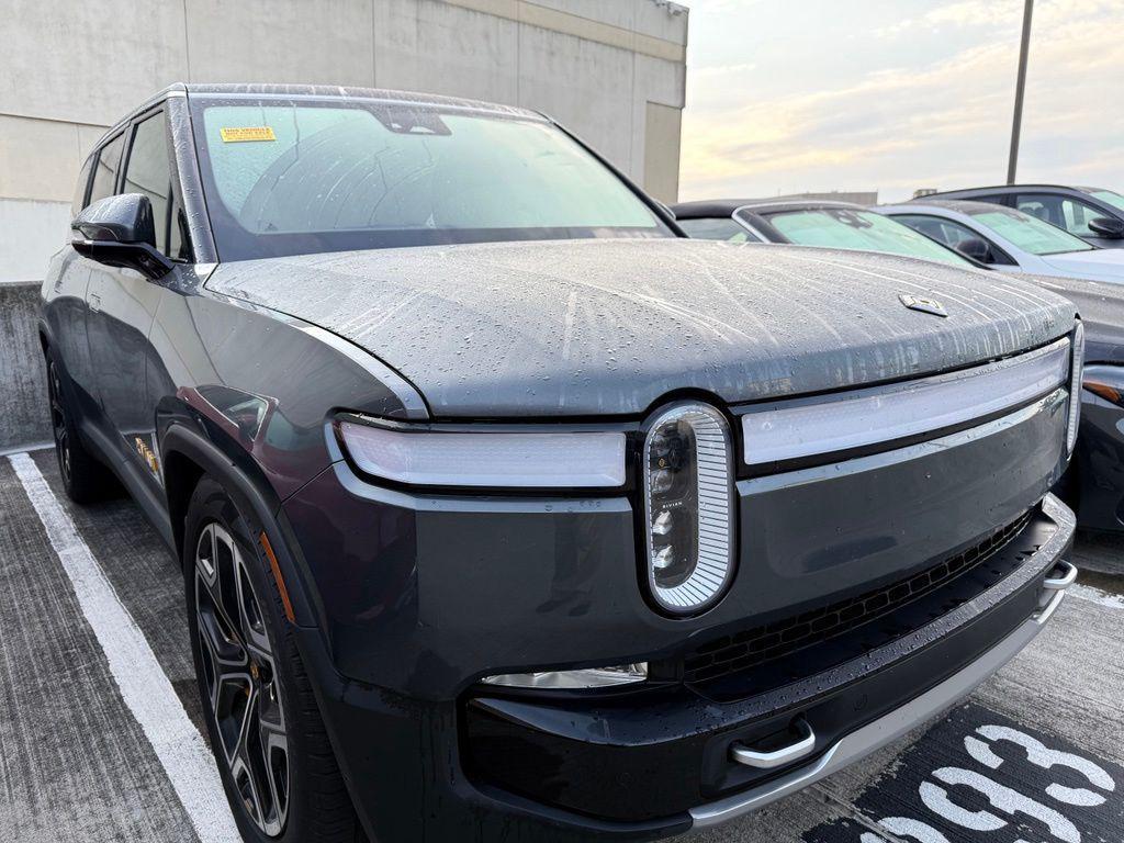 Rivian R1S 2022
