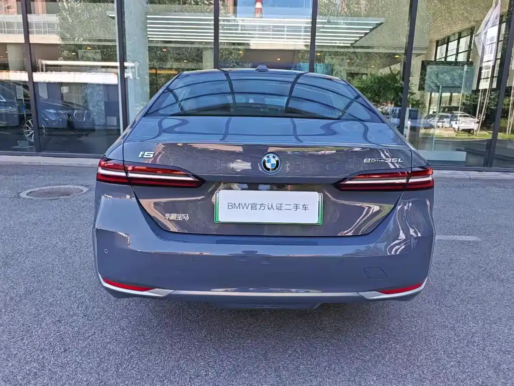 BMW i5 2024
