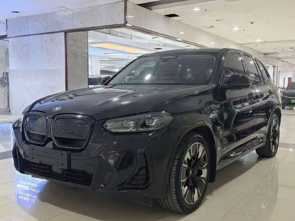 BMW iX3 2023