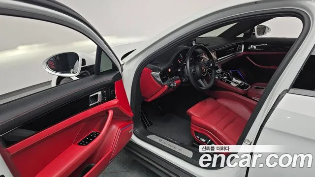 Porsche Panamera 2021
