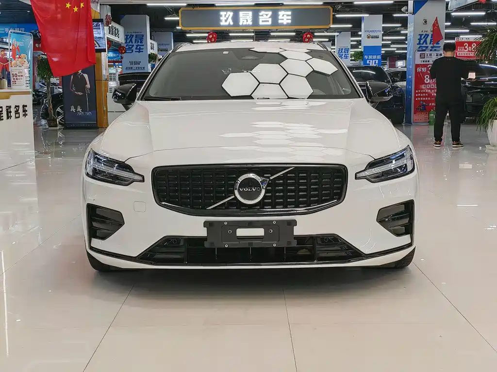 Volvo V60 2024