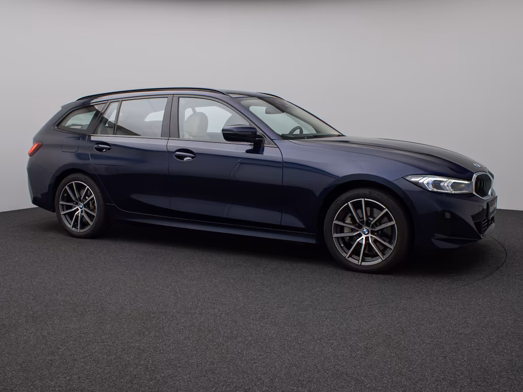 BMW 330 2023