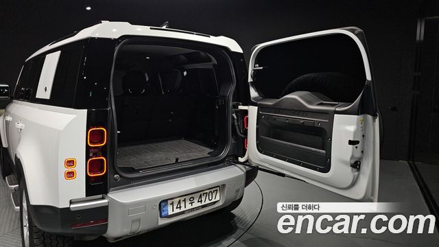 Land Rover Defender 2021