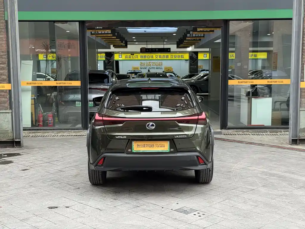 Lexus UX 2022