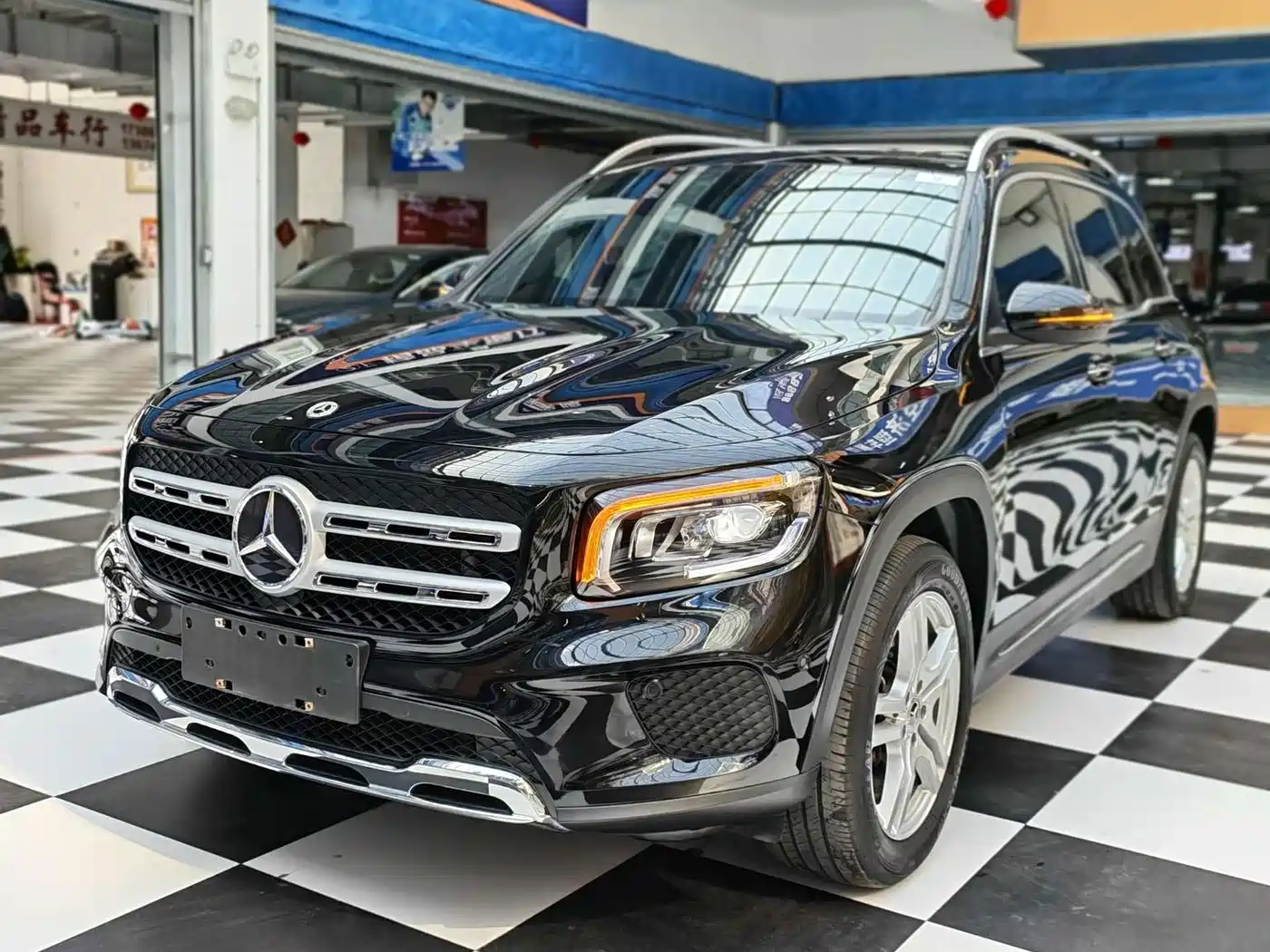 Mercedes-Benz GLB 2023