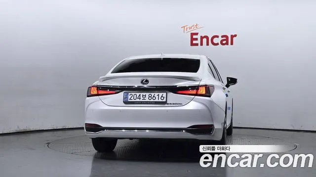 Lexus ES 2024