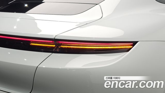 Porsche Taycan 2023