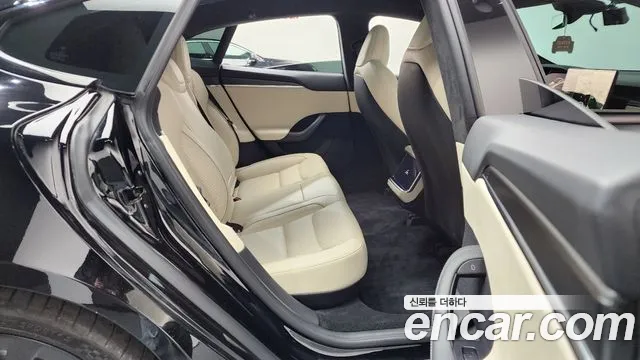 Tesla Model S 2023