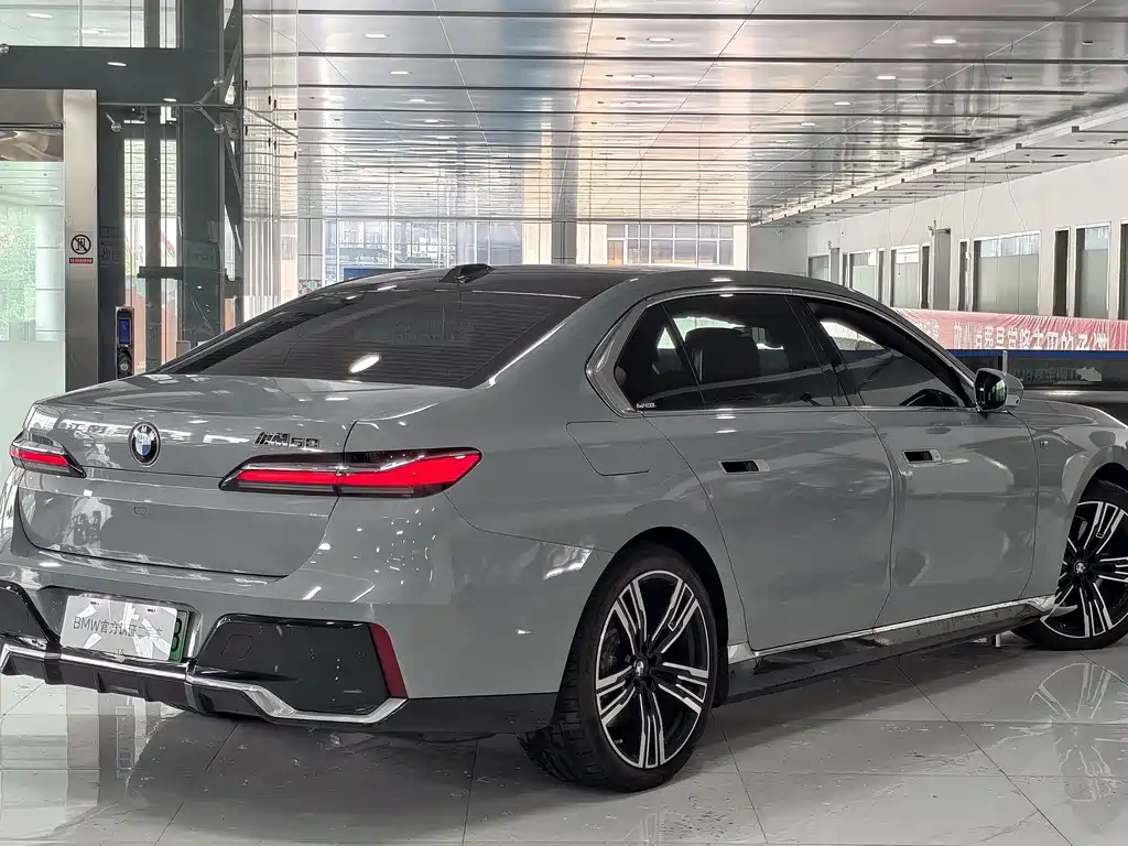 BMW i7 2023