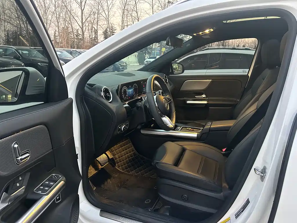 Mercedes-Benz GLA 2024