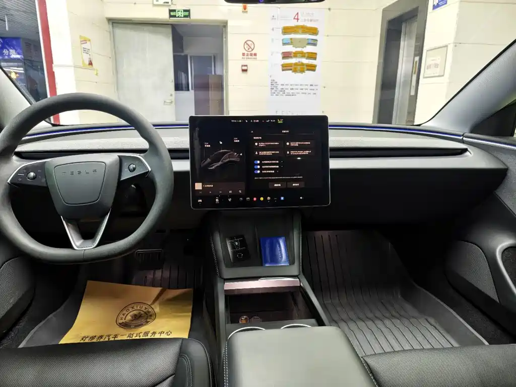 Tesla Model 3 2024